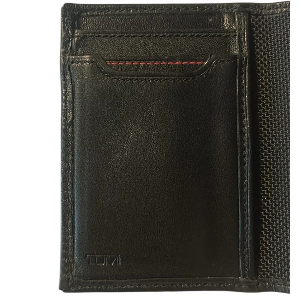 Tumi Men's Leather Gusseted Card Case